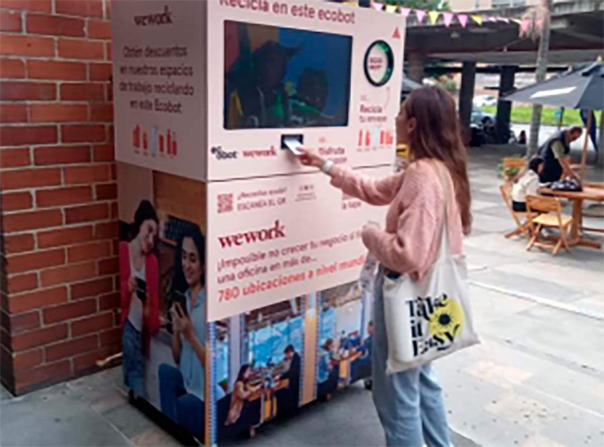 WeWork ha recolectado más de 5.360 envases plásticos gracias a su alianza con Ecobot en Colombia