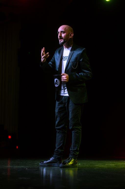 Llega el «PELA» Romero con el stand up Basta de amores de mierda