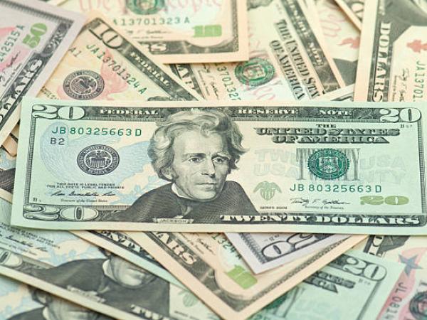 Lecciones que dejó el descenso del dólar en Colombia en 2023